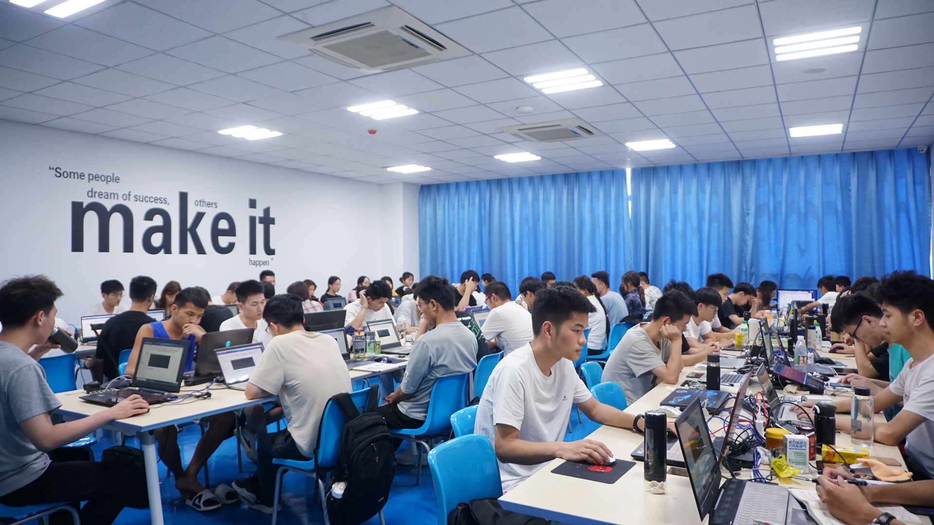南京万和IT教育环境图片