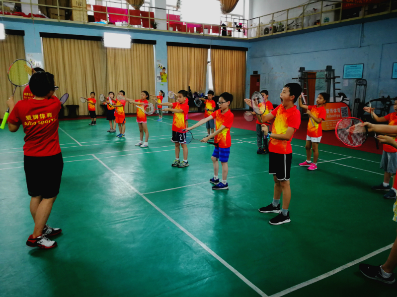 杭州爱搏体育青少儿羽毛球培训