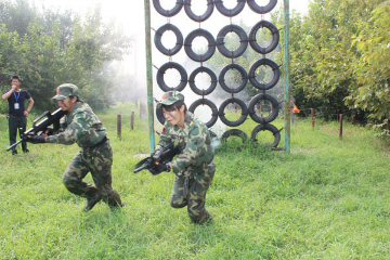中国青少年军事夏令营21天军事强化营