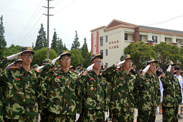 上海中国121军事夏令营上海28天特种兵“特战兵王”特训营图片