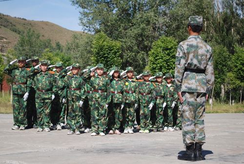 軍事夏令營幫助家長培養(yǎng)全能的孩子.jpg