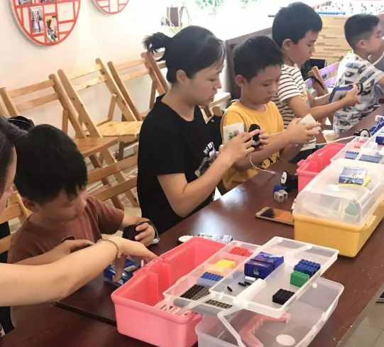 上海乐博积木机器人编程课程（4-8岁）