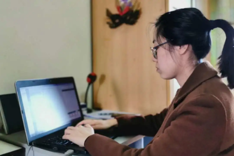 广州美联英语老师变身主播，在线精彩课程不停歇