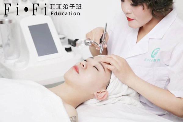 广州菲菲化妆美容美发培训学校广州美容专业进修培训课程图片