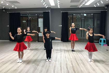 上海千一舞蹈培训上海拉丁舞培训图片