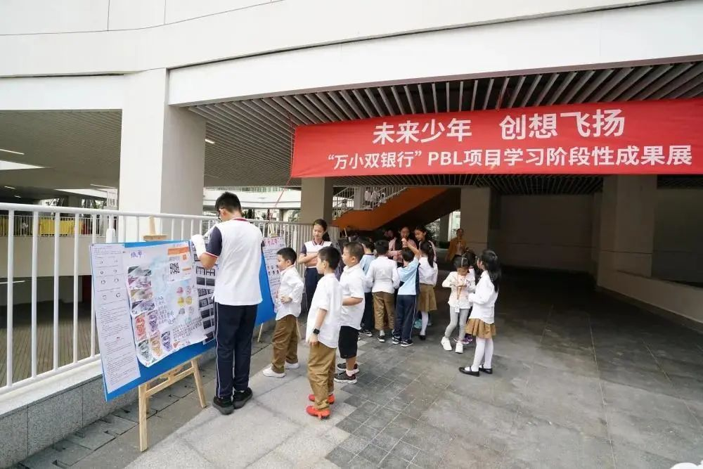 “中考”or“国际”如何选择？万科双语老师为您解答！