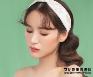 上海艾尼斯美妆培训学校时尚发型精剪班（3个月）图片