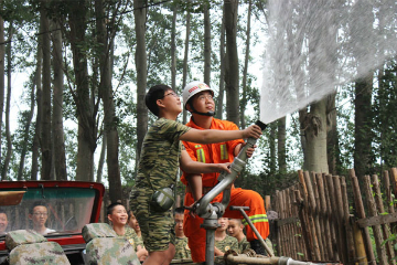 中国青少年军事夏令营2023中国青少年军事夏令营“枭狼战队”7天极限魔鬼周图片