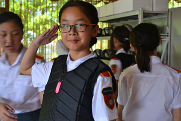 上海中国121军事夏令营上海7天“气质塑造”少女军官木兰营图片