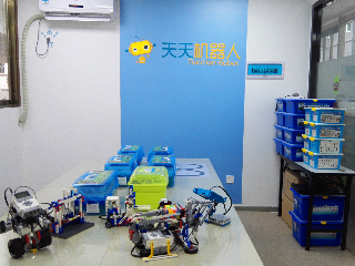 深圳天天机器人教育吉华路校区