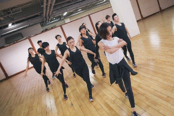武汉火鸟舞蹈模特艺术培训学校武汉成人爵士舞培训课程图片