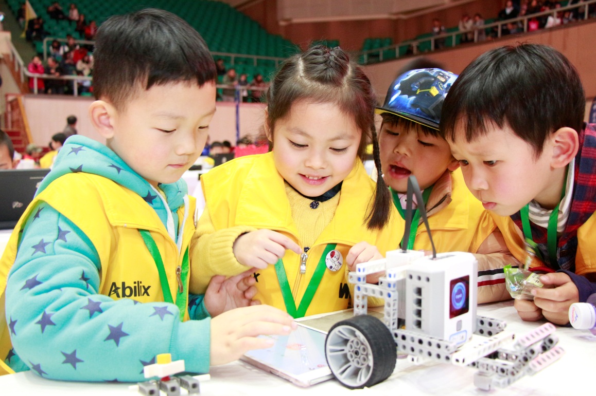 震撼！4岁孩子参赛，WER机器人活动中心联赛成功举办