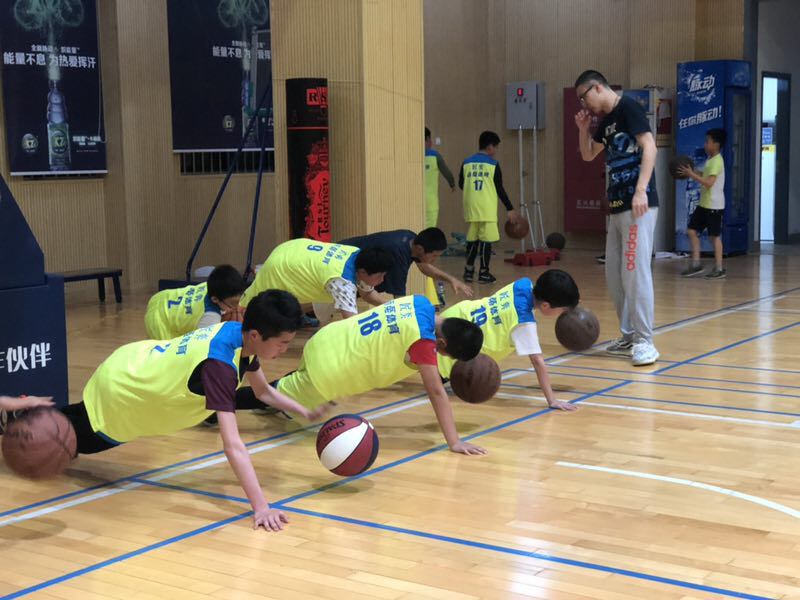 匠弈小飞人青少年篮球暑期上海走训营