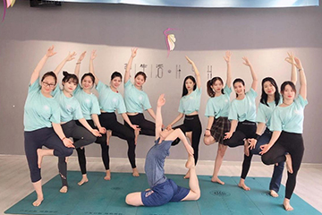 广州荟生活瑜伽广州200+小时零基础初级瑜伽理疗师教练培训图片