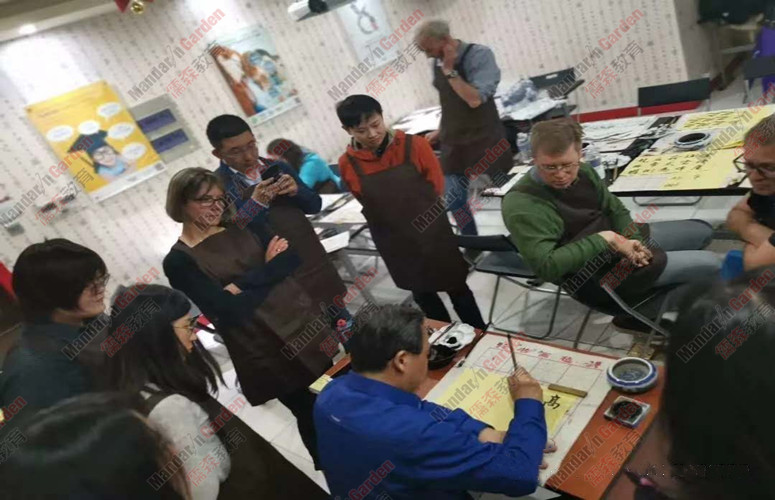 瑞典学生学习中文了解中华文化 汉语学校是如何教的