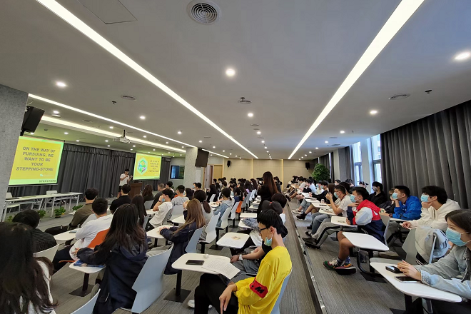 上海高藤致远创新国际学校剑桥国际A Level 课程图片